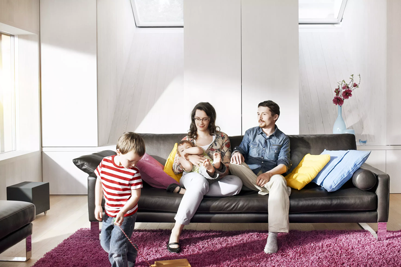 VELUX jumta logi, svaigs gaiss, dienas gaisma, ventilācija, vēdināšana, ģimene, dzīvojamā istaba